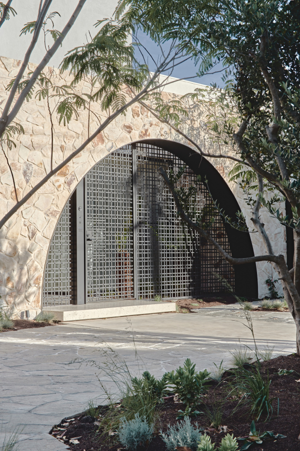 5e4ccc2c34540 Arch Side On North