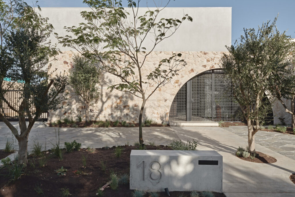 5e4ccc37d728c Front West